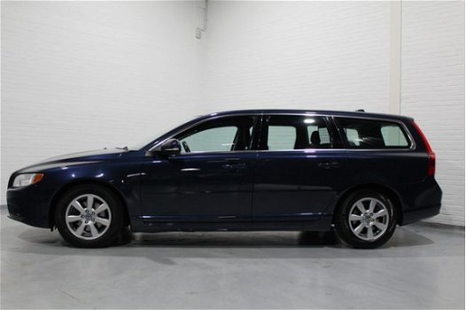 Volvo V70 - 1.6 D2 Kinetic 115pk Navigatie, PDC, NAP + boekjes - 1