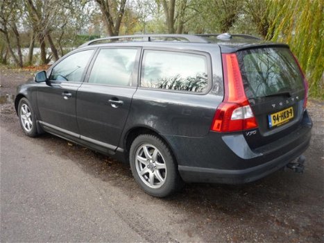 Volvo V70 - 2.4D Kinetic Automaat - 1