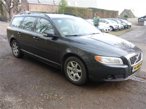 Volvo V70 - 2.4D Kinetic Automaat - 1