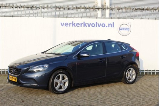 Volvo V40 - D2 Momentum - 1