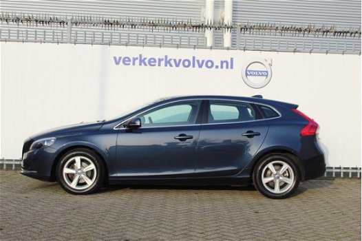 Volvo V40 - D2 Momentum - 1