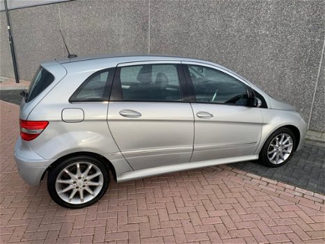 Mercedes-Benz B-klasse - 200 | 6 MND GARANTIE | APK BIJ AFLEVERING | AFLEVERBEURT | AIRCO | TOPSTAAT - 1