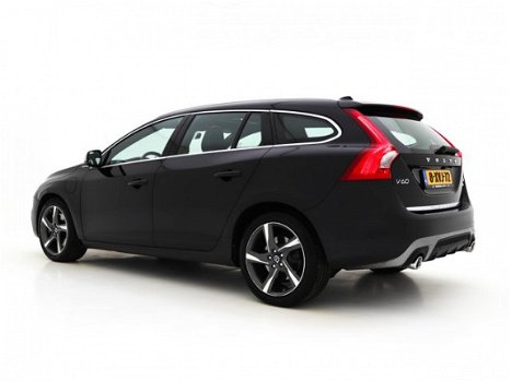 Volvo V60 - 2.4 D6 AWD Plug-In Hybrid R-Design AUT. *XENON+PANO+LEDER+NAVI+PDC+ECC+CRUISE - 1