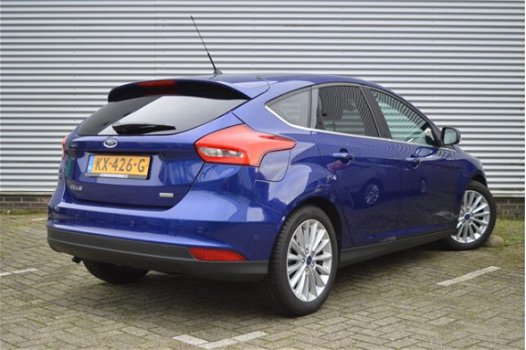 Ford Focus - 1.0 Titanium *Zeer compleet* Zeer nette auto* Trekhaak* Navi* Parkeersens voor & achter - 1