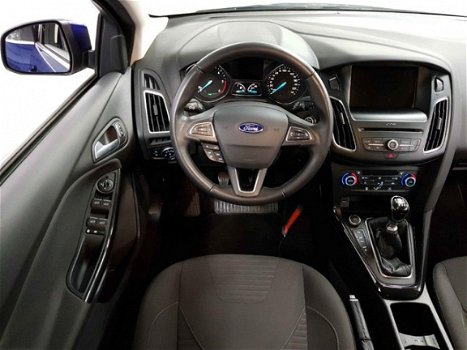Ford Focus Wagon - 1.5 TDCI Titanium Lease Edition Navigatie, Ecc, Pdc, Lv - 1