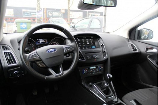 Ford Focus - 1.0 navi, cruise, PDC v+a, camera, park assist, LED, - 1