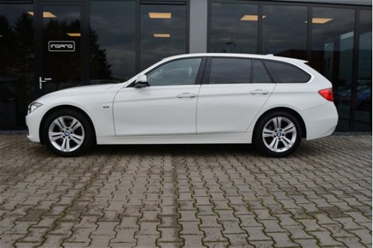 BMW 3-serie Touring - 320I XDrive Executive | Dealer Onderhouden | Xenon | Navigatie | - 1