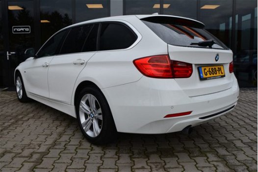 BMW 3-serie Touring - 320I XDrive Executive | Dealer Onderhouden | Xenon | Navigatie | - 1