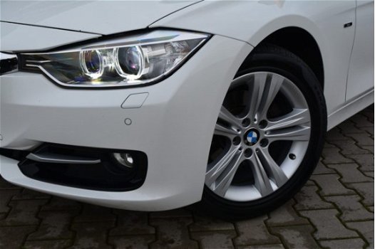 BMW 3-serie Touring - 320I XDrive Executive | Dealer Onderhouden | Xenon | Navigatie | - 1