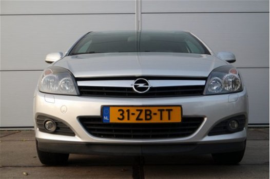 Opel Astra GTC - 1.8 Sport (140 pk) / Pano-dak/ Climate/ Cruise-controle/ Telefoon/ 16 inch lmv - 1