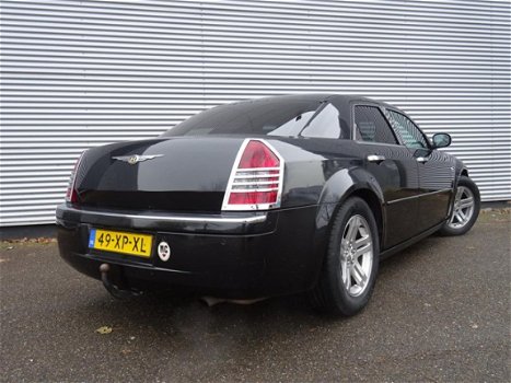 Chrysler 300C - 2.7 V6 / Traction control / Airco / 5-deurs / elek ramen / Automaat/ - 1