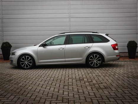 Skoda Octavia Combi - 1.6 TDI Greenline Businessline | Clima | Groot Navi | Cruise | Xenon | 17 Inch - 1