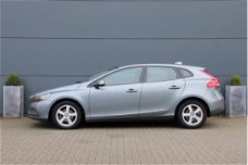 Volvo V40 - D2 Kinetic Business / Navigatie / Park Assist / Regensensor / Bluetooth / Lichtmetalen v