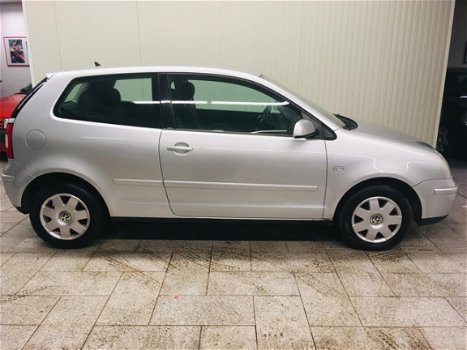 Volkswagen Polo - 1.4-16V FSI Highline 3drs AIRCO NIEUWE APK 2DE EIGENAAR - 1