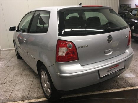 Volkswagen Polo - 1.4-16V FSI Highline 3drs AIRCO NIEUWE APK 2DE EIGENAAR - 1