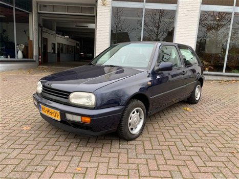 Volkswagen Golf - 1.6 GL - 1