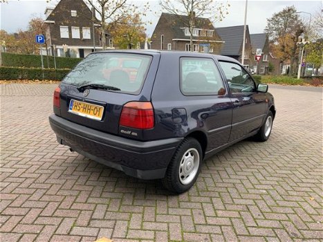 Volkswagen Golf - 1.6 GL - 1