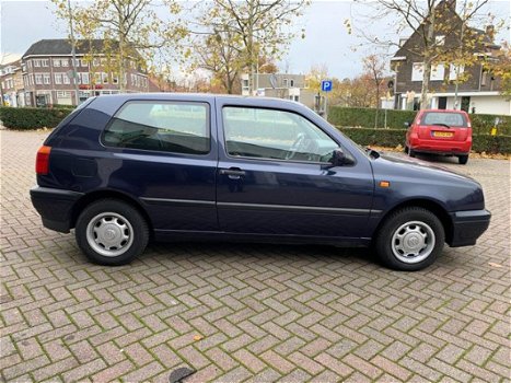 Volkswagen Golf - 1.6 GL - 1