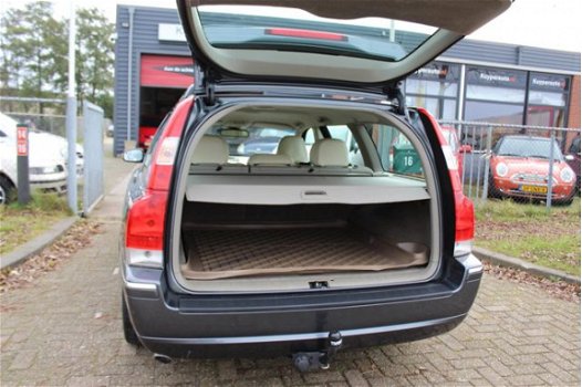 Volvo V70 - 2.4 D5 Summum NAVI CLIMATE LEDER GARANTIE - 1