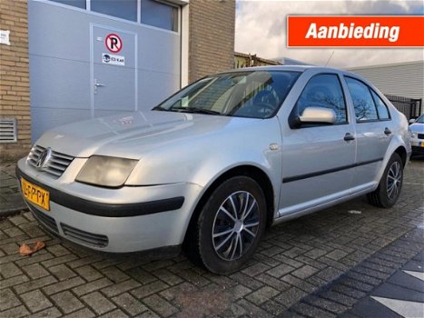 Volkswagen Bora - 1.6 TRENDLINE AIRCO - 1