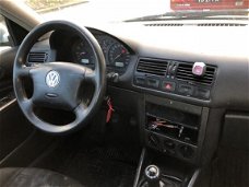 Volkswagen Bora - 1.6 TRENDLINE AIRCO