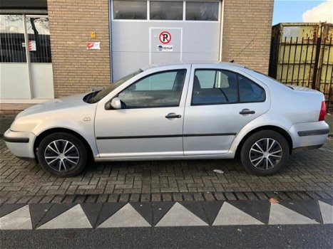 Volkswagen Bora - 1.6 TRENDLINE AIRCO - 1