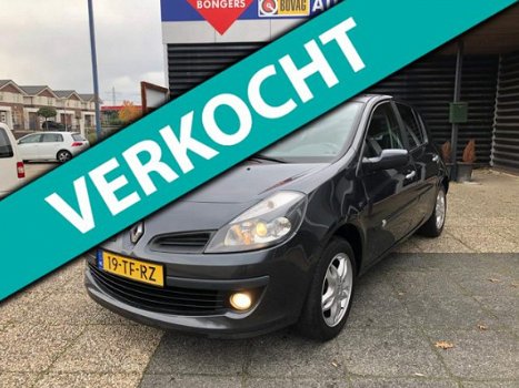 Renault Clio - 1.6-16V Privilège 5-DEURS/AIRCO/ELEK RAMEN - 1