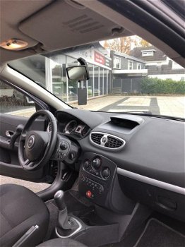 Renault Clio - 1.6-16V Privilège 5-DEURS/AIRCO/ELEK RAMEN - 1