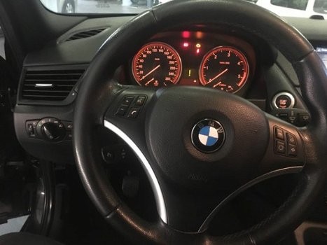 BMW X1 - sDrive18d Executive - 1