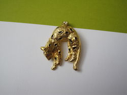 Broche kettinghanger goudkleurige luipaard met zwart emaille en kristal rijnsteentjes 3.3x2.9 cm