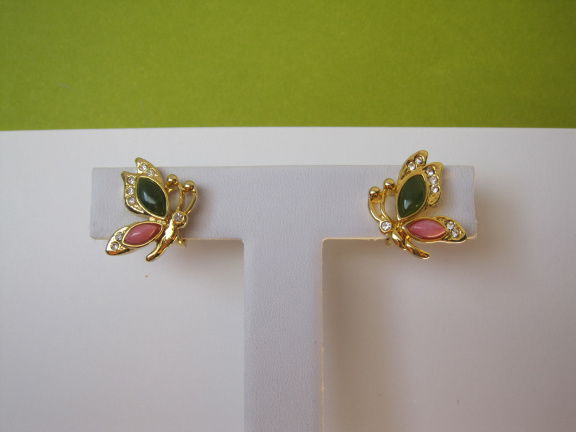 Oorbellen goudkleurig vlinder model met jade en rhodochrosiet groen roze steentje 1.9x1.8 cm. - nr. 1