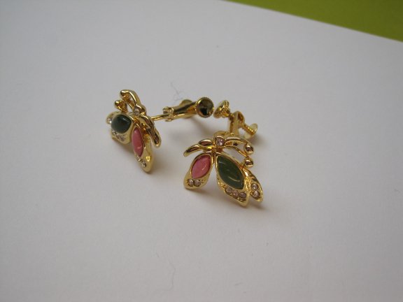 Oorbellen goudkleurig vlinder model met jade en rhodochrosiet groen roze steentje 1.9x1.8 cm. - Afbeelding 7