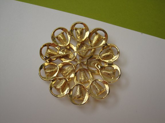 Broche goudkleurig bloem model 5.6x5.6 cm - Afbeelding 2