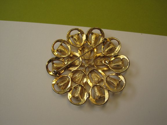 Broche goudkleurig bloem model 5.6x5.6 cm - Afbeelding 4
