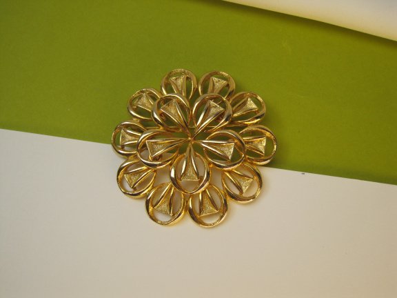 Broche goudkleurig bloem model 5.6x5.6 cm - Afbeelding 7
