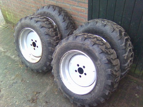 2 setjes shovelbanden met velgen - 1