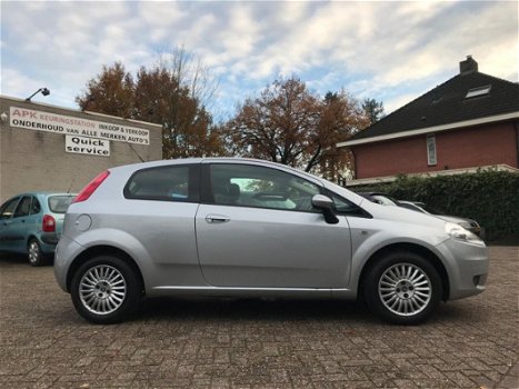 Fiat Grande Punto - 1.2 Active *AIRCO*STUURBEKR.*ELEK.RAMEN*ZEER LAGE KMST 33.000 - 1