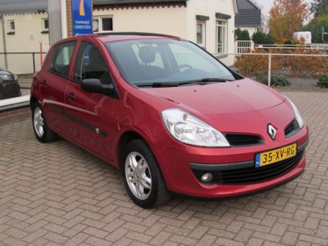 Renault Clio - 1.2-16V Business Line - 1