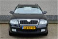 Skoda Octavia Combi - 1.6 Ambiente [❄️AIRCO - CRUISE - NIEUWE DISTRIBUTIERIEM] - 1 - Thumbnail