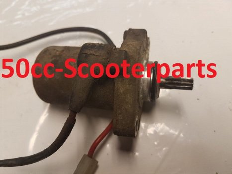 Startmotor Suzuki Uf 50 Estilete 31100-02E01-000 Gebruikt - 1