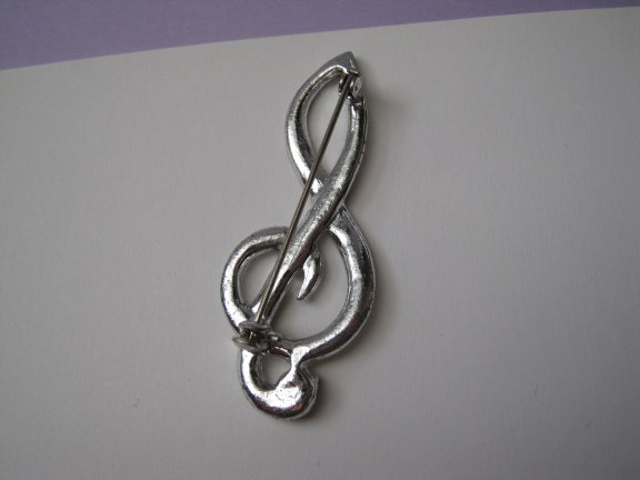 Broche zilverkleurige muzieksleutel met kristal rijnsteentjes 5.8x2.3 cm. - Afbeelding 4