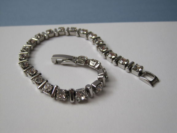 Armband zilverkleurig tennis model met kristal rijnsteentjes 18.2 cm. - nr. 1