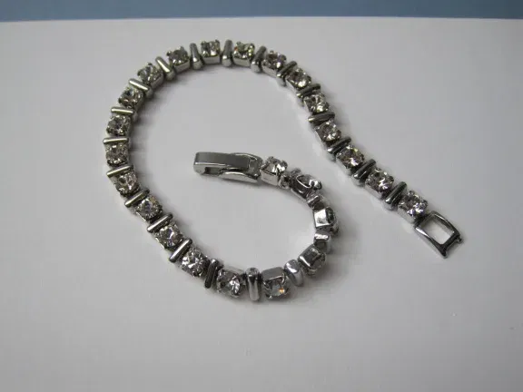 Armband zilverkleurig tennis model met kristal rijnsteentjes 18.2 cm. - Afbeelding 3