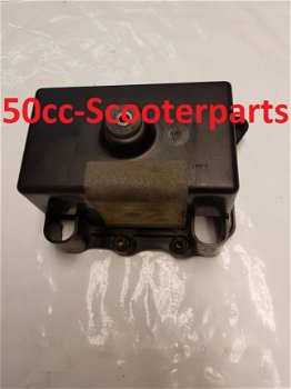 Batterijhouder Accubak Suzuki Burgman 400 41541-14F00-000 Gebruikt - 1