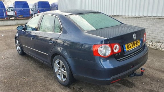 Volkswagen Jetta - 1.9 TDI Comfortline - 1