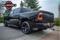 Dodge Ram 1500 - 5.7 V8 Crew Cab HEMI 4x4 NIEUW MODEL 2019 BLACK EDITION RIJKLAAR - 1 - Thumbnail