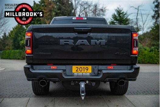 Dodge Ram 1500 - 5.7 V8 Crew Cab HEMI 4x4 NIEUW MODEL 2019 BLACK EDITION RIJKLAAR - 1