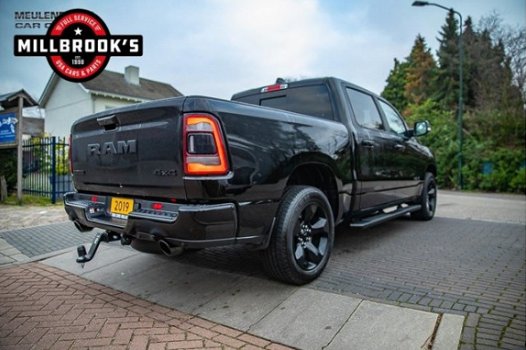 Dodge Ram 1500 - 5.7 V8 Crew Cab HEMI 4x4 NIEUW MODEL 2019 BLACK EDITION RIJKLAAR - 1