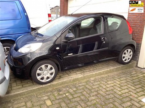 Peugeot 107 - 1.0-12V Millesim 200 - 1