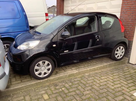 Peugeot 107 - 1.0-12V Millesim 200 - 1